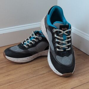 Taos Footwear Black and Teal Sneakers